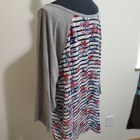 Torrid top - Picture 2 of 4